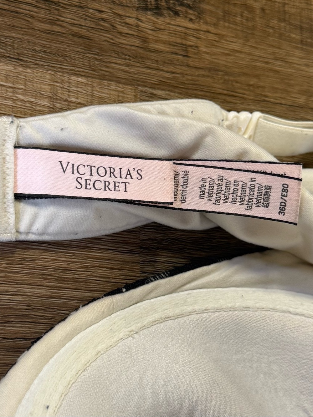 Victoria Secret Lace Bra - Picture 7 of 7